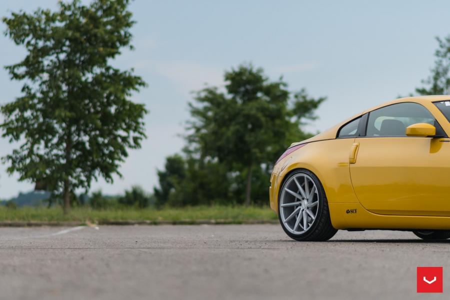 Детали экстерьера Nissan 350Z on Vossen Wheels (CVT) 2017 года  (фото 22 из 40)